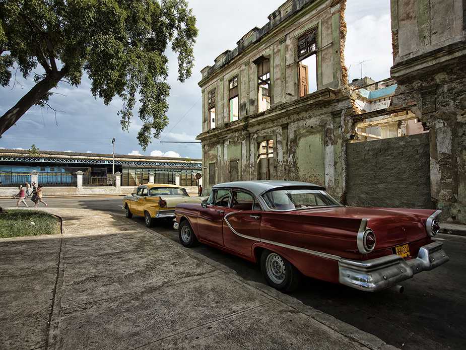 Cars at Train Station III Werner Pawlok; Cuba - expired; Cars at Train Station III, 