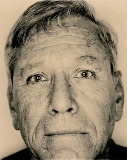 Amos Oz