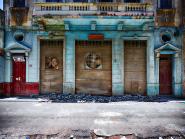 Fans in old Havana