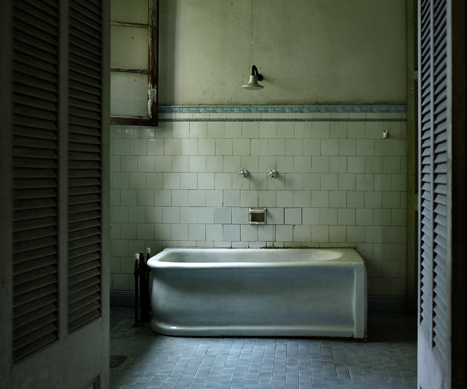 Bath 2 in House of Mercedes - Havana photo by werner pawlok, cuba, kuba, insel der grossen antillen, morbid, charme, che guevarra, fidel castro, landscape, city, karibik, havanna, house of mercedes Bath 2 in House of Mercedes - Havana photo by werner pawlok, cuba, kuba, insel der grossen antillen, morbid, charme, che guevarra, fidel castro, landscape, city, karibik, havanna, house of mercedes