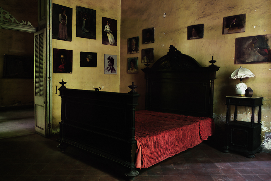 Bedroom in house of Mercedes - Havana photo by werner pawlok, cuba, kuba, insel der grossen antillen, morbid, charme, che guevarra, fidel castro, landscape, city, karibik, havanna, bedroom in house of mercedes