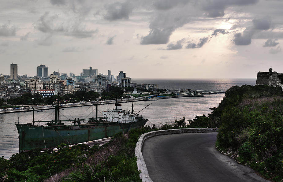 Casablanca I - Havana photo by werner pawlok, cuba, kuba, insel der grossen antillen, morbid, charme, che guevarra, fidel castro, landscape, city, karibik, havanna, casablanca Casablanca I - Havana photo by werner pawlok, cuba, kuba, insel der grossen antillen, morbid, charme, che guevarra, fidel castro, landscape, city, karibik, havanna, casablanca