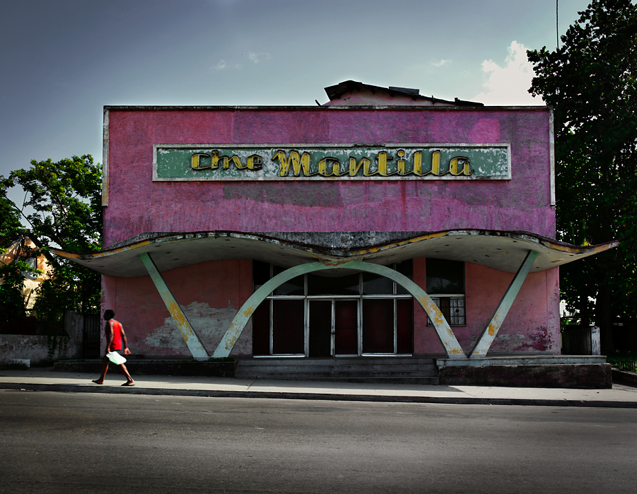 Cinema Mantilla - Havana photo by werner pawlok, cuba, kuba, insel der grossen antillen, morbid, charme, che guevarra, fidel castro, landscape, city, karibik, havanna, cinema mantilla