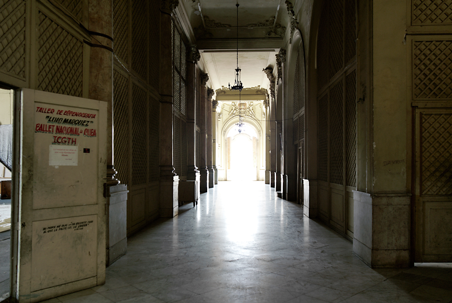 Grand Teatro - Havana photo by werner pawlok, cuba, kuba, insel der grossen antillen, morbid, charme, che guevarra, fidel castro, landscape, city, karibik, havanna, grand teatro