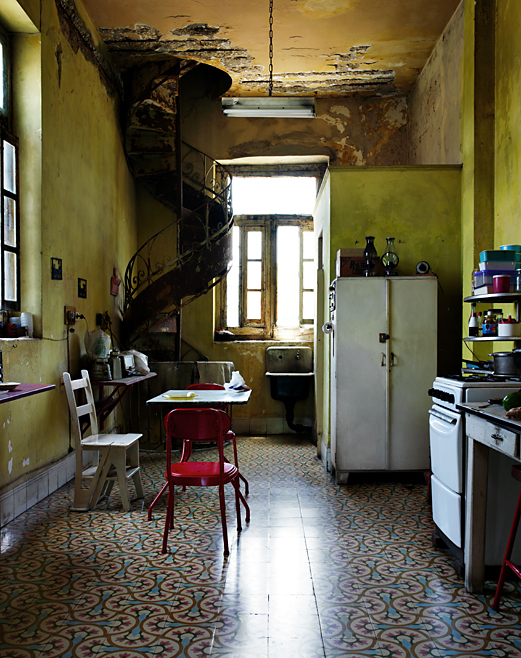 Kitchen house of Alonso - Havana photo by werner pawlok, cuba, kuba, insel der grossen antillen, morbid, charme, che guevarra, fidel castro, landscape, city, karibik, havanna, house of alonso, kitchen