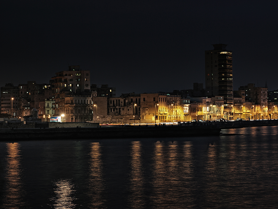 Malecon by night Werner Pawlok; Cuba - expired; Malecon by night, Werner Pawlok Bild kaufen,