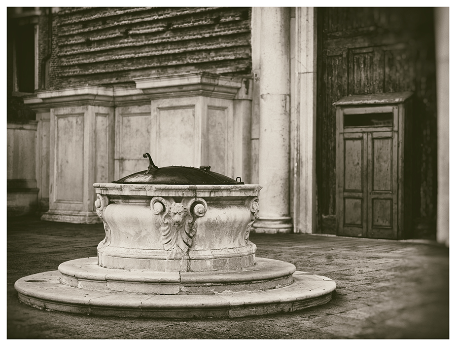 Campo S Marcuola Brunnen Venice, Venedig, Paläste, Palaces in Venice, Dimore Veneziane, Werner Pawlok, Palazzi, Dottore della Peste,